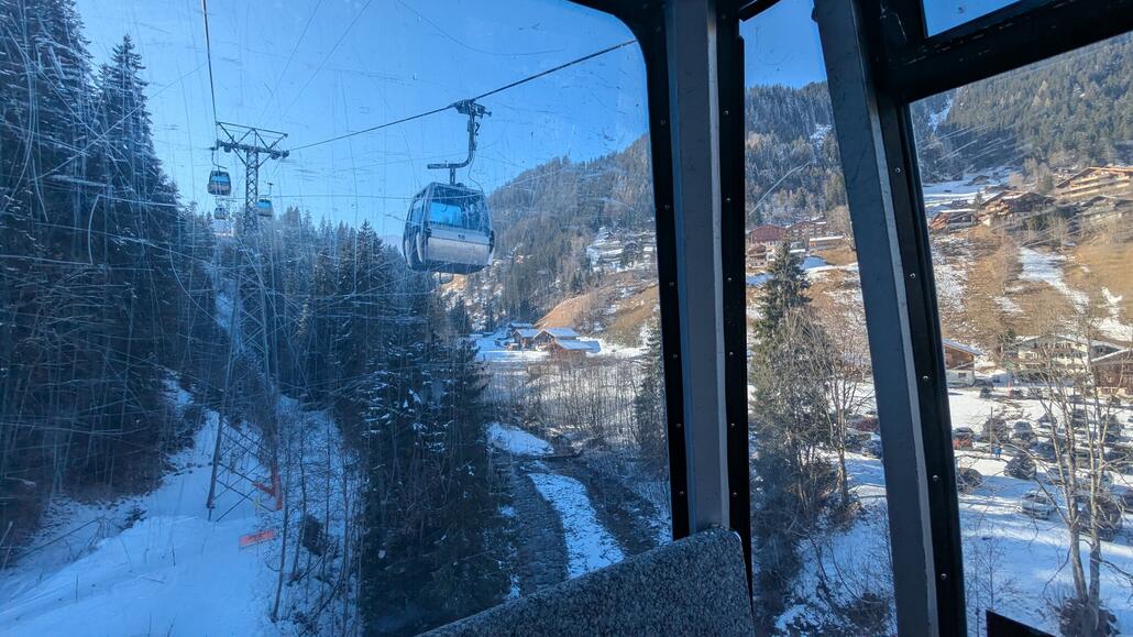 Zurück ins Hauptgebiet mit der Gondel Oey Bergläger