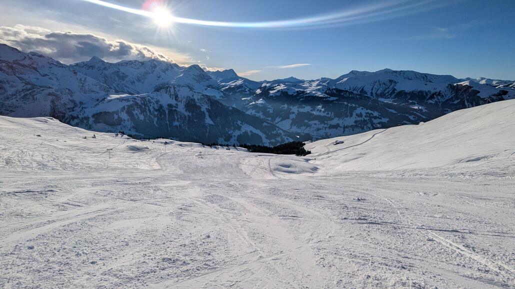 Richtig schöne Piste nochmal ganz außen am Stand Express am aufgelassenen Guetfleck Schlepplift - schade dass der Lift nicht mehr fährt, gerade das obere Stück wäre toll zum wiederholen, gerade auch wenn die anderen Lifte so voll sind!