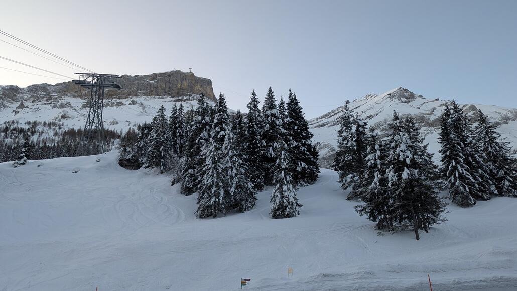 Seilbahn Cabane. Um 8 Uhr gab es schon eine Fahrt aber wahrscheinlich nur für Mitarbeiter.