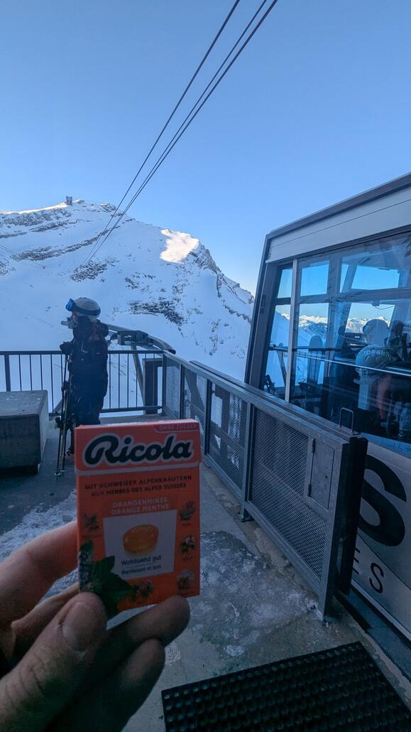 Mittelstation - man bekommt ein Packung Bonbons zur Karte dazu