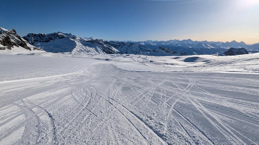 Super schön zu fahren mit Blick ins Wallis. Auch hier könnte gut eine Seilbahn aus Richtung Wallis hoch kommen!