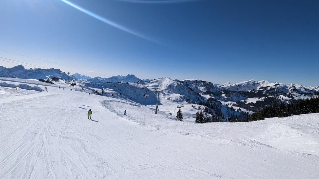 Auf dem Weg nach Villars, Pisten hier schon ziemlich zerfahren und eisig