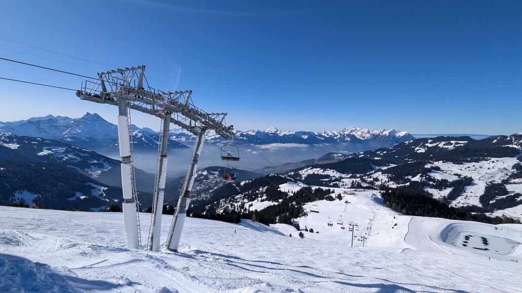 Nach einer kurzen Schlepplift Fahrt weiter mit dem TSD Sodoleuvre-La Croix der auf einen schönen hohen Punkt führt