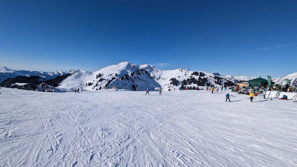 Zurück oben am Chaux Ronde mit Blick zum Roc d'Orsay