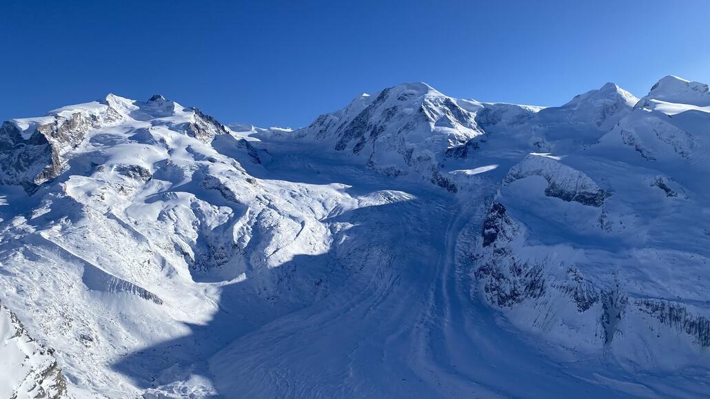 Vom Gornergrat blickt man auf die Höchsten
