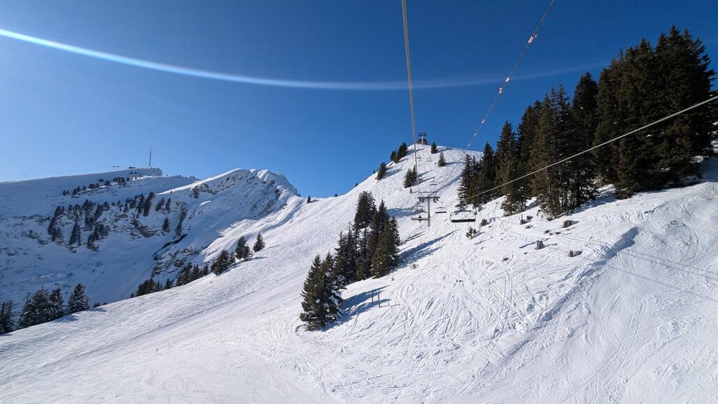 Weiter zum etwas abseits gelegenen TSD Petit Chamossaire. Einer der wenigen Lifte heute an dem man direkt durch gehen konnte