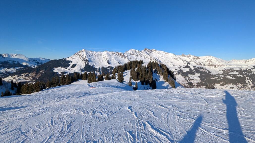 Kurz vor 16:30 (was die Schließzeit ist) nochmal mit dem TSD Ruvine - Meilleret hoch gefahren. Die Mitarbeiterin war nicht begeistert und wütend dass noch jemand kommt, naja die Zeiten sind klar...