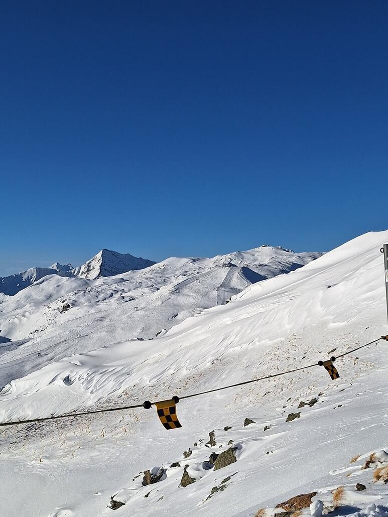 Blick von Martegnas zum Piz Cartas.