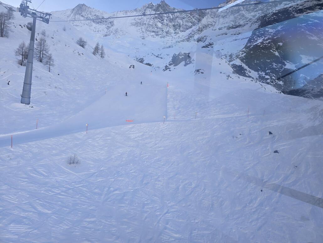 Zeitgleich ist die Spielboden-Abfahrt ziemlich leer. (Sorry für die schlechte Bildqualität, da durch die Scheibe fotografiert)