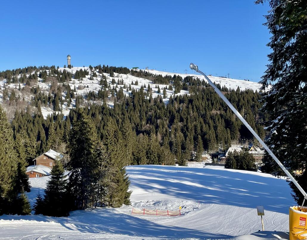 Über Nacht wurde beschneit.