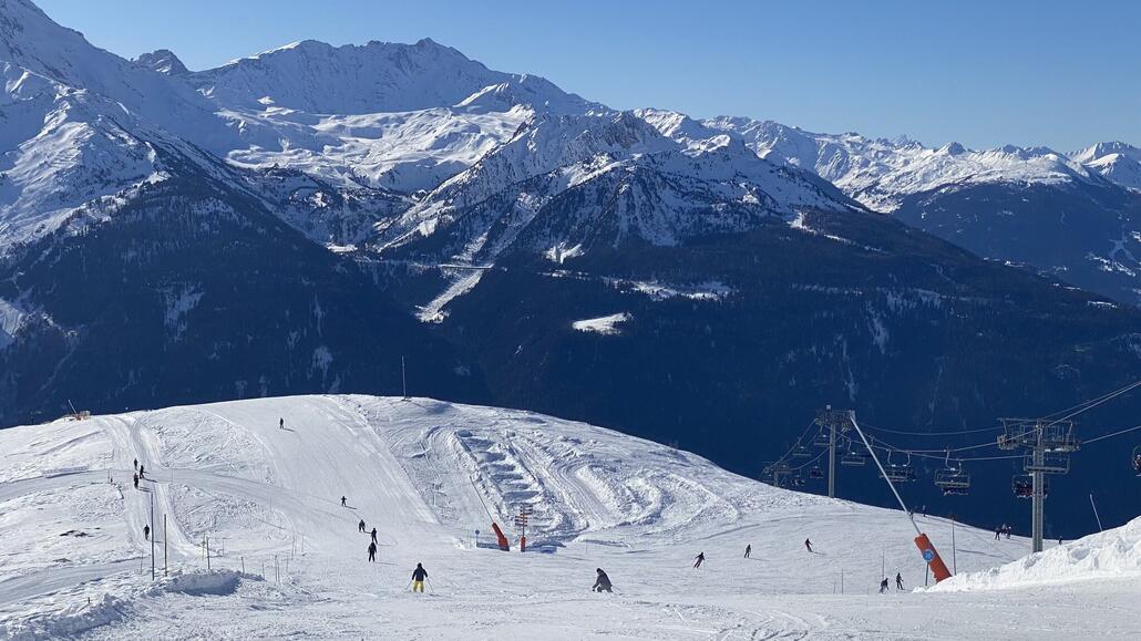 Die breiten Carvepisten sind herrlich aber auch sehr sonnenexponiert und daher stellenweise sulzig