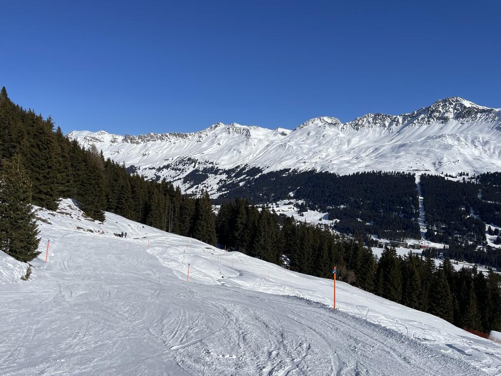 Die Sissi hat wieder genügend Schnee. Die Abfahrt war vor einigen Wochen schon einmal fahrbar, musste dann aufgrund Schneemangels wieder geschlossen werden.