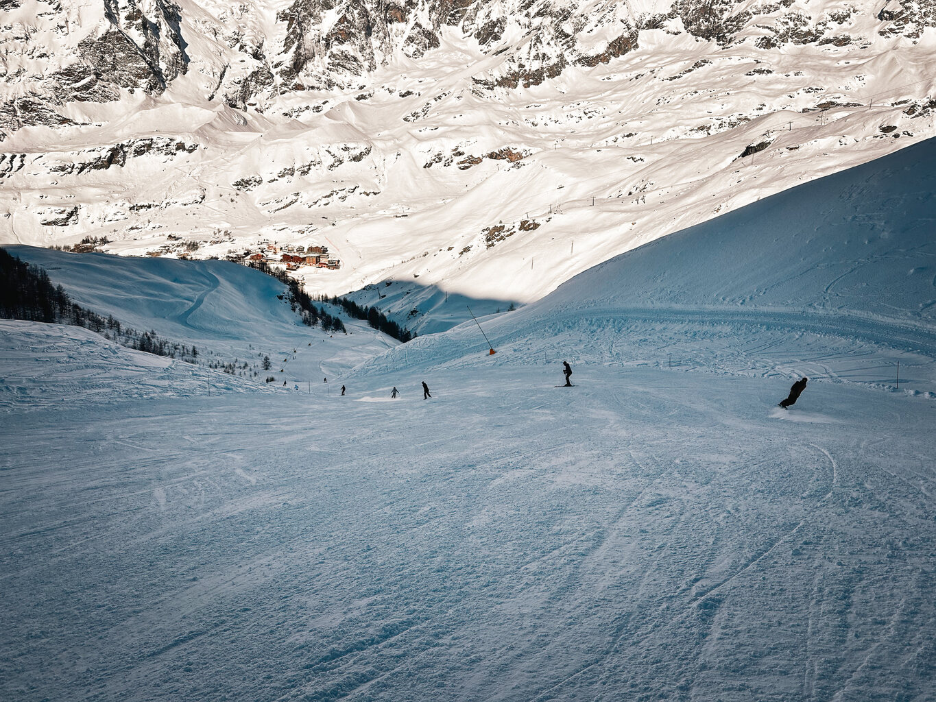 Auf der Talabfahrt Ventina, vom oberen Teil machte ich keine Fotos, ich wollte Sie einfach nur geniessen. Meine Begleiterein hat wohl das selbe getan. Im DNA Style carvten wir herunter.