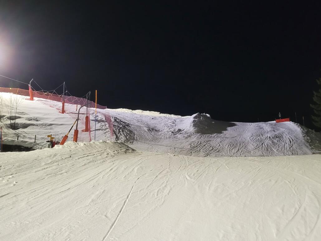 Hier wurde die etwas steilere Kurve mit einem Wall versucht zu entschärfen? Mir war es nicht ganz klar.