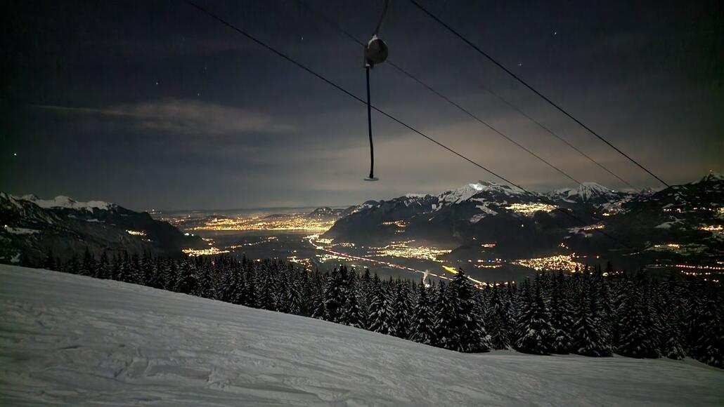 Nochmals ein Blick von der obersten Ausstiegsstelle unterhalb des Dent de Valerette mit Blick auf die Autobahn A9 und den Genfersee weiter hinten.