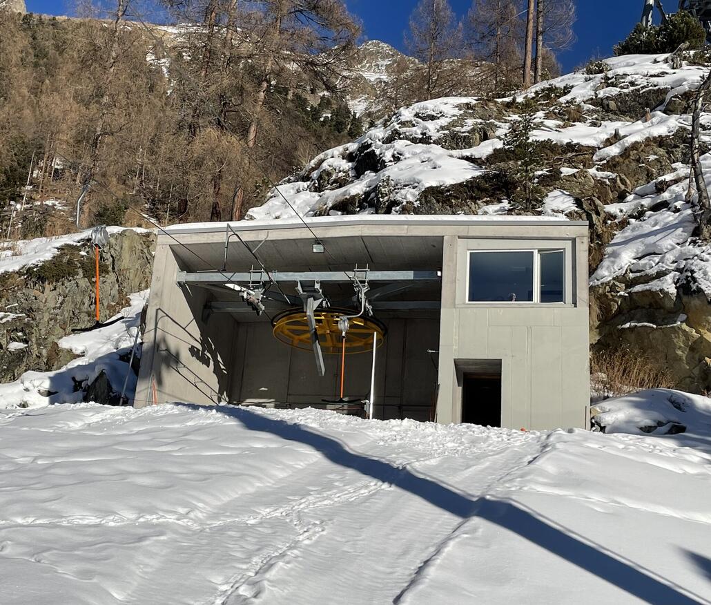 Grosse Skilift Bergstation