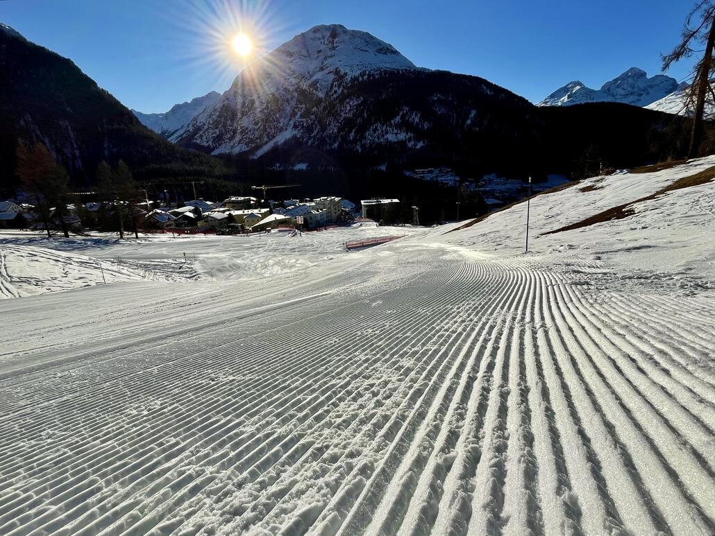 Sehr schön präpariert und kaum befahren auch um 16:00 Uhr
