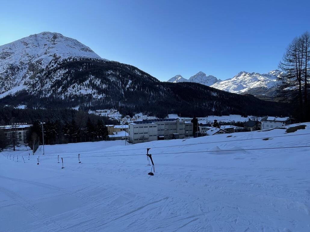 Erschliesst die flache blaue Piste Roseg