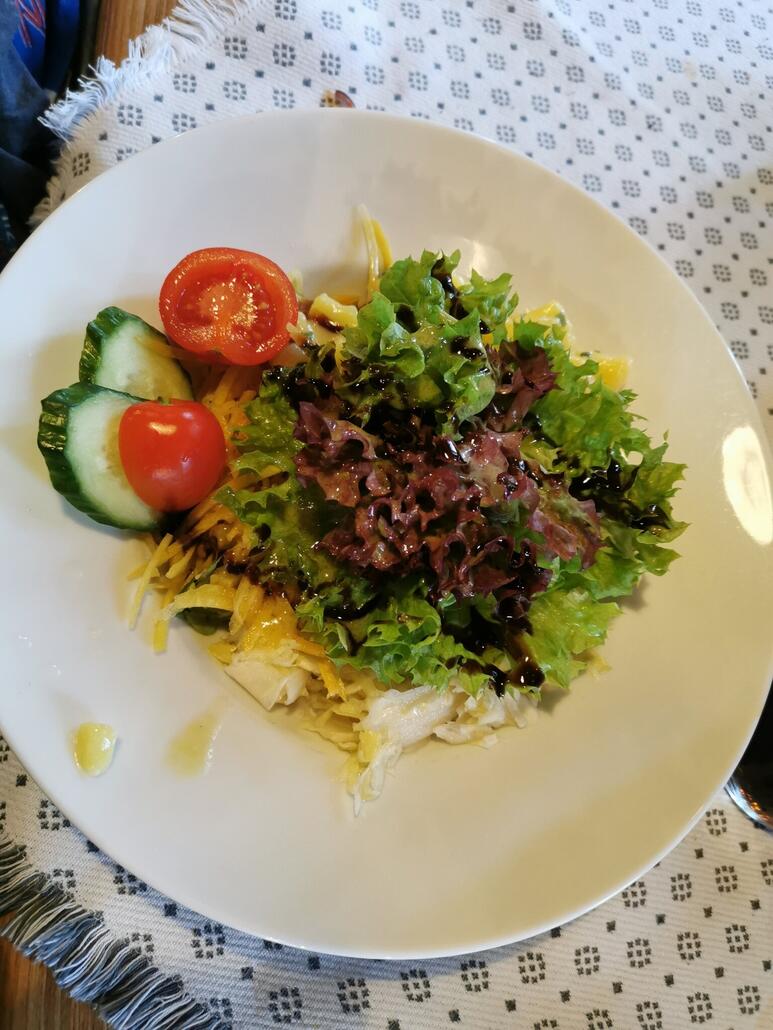 4. Alte Schmiede am Asitz. Salat für 10 Euro. Naja, die Reiteralm hat den Besseren.