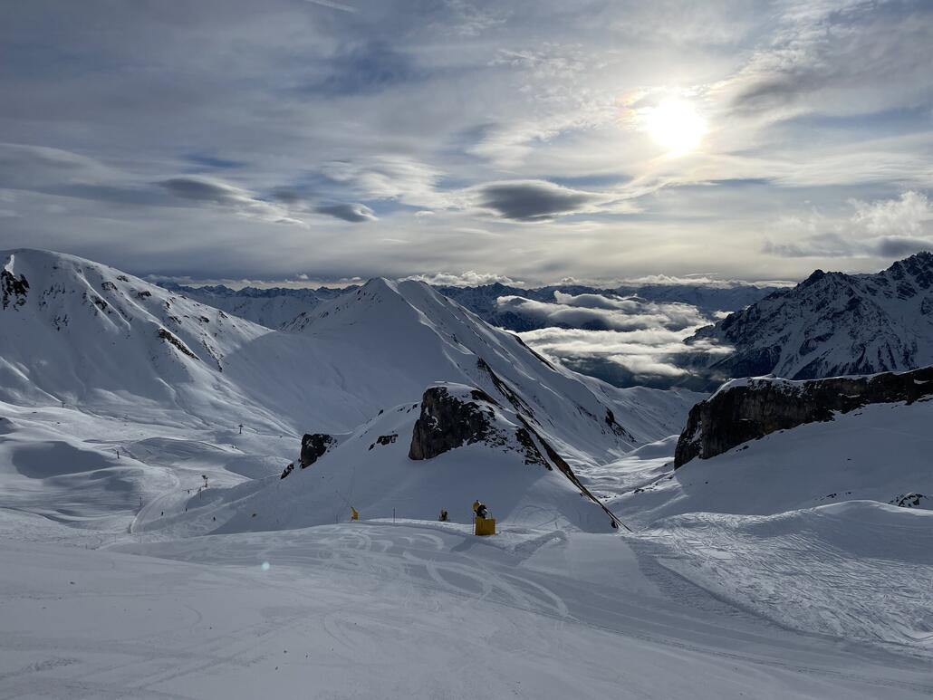 Von der Bergstation Visnitz Richtung Alp Bella ergeben sich immer wieder schöne Tiefblicke. Die Kombination mit dem Nebel finde ich besonders ansprechend.