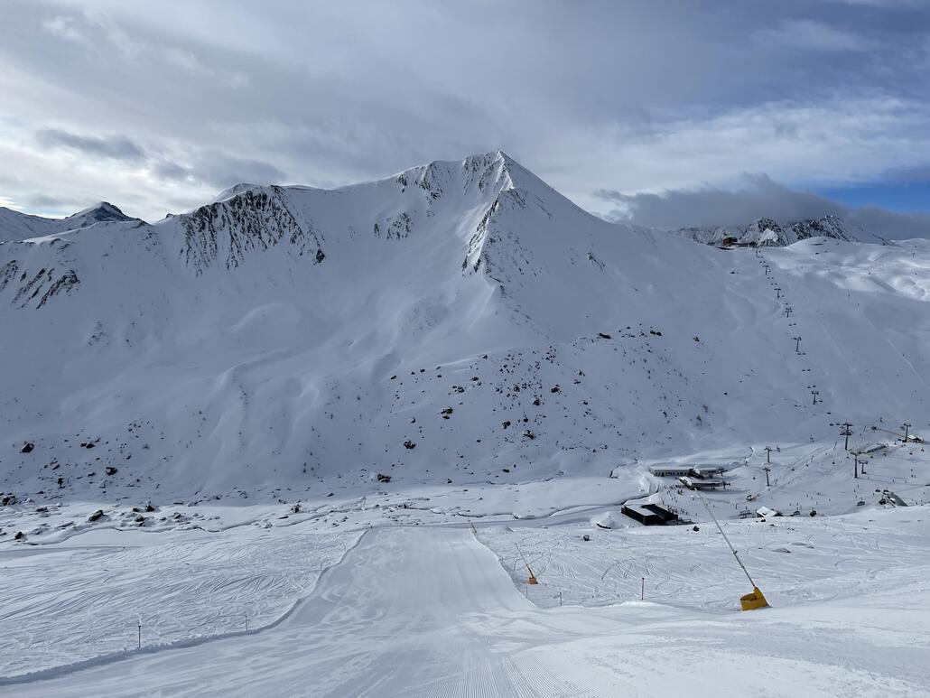 68b. Toll an diesem Gebiet finde ich, dass man lange auf frisch präparierten Pisten fahren kann. Man muss lediglich der Masse ein bisschen voraus sein. Dies ist auf der Lenzerheide zum Beispiel nicht möglich.