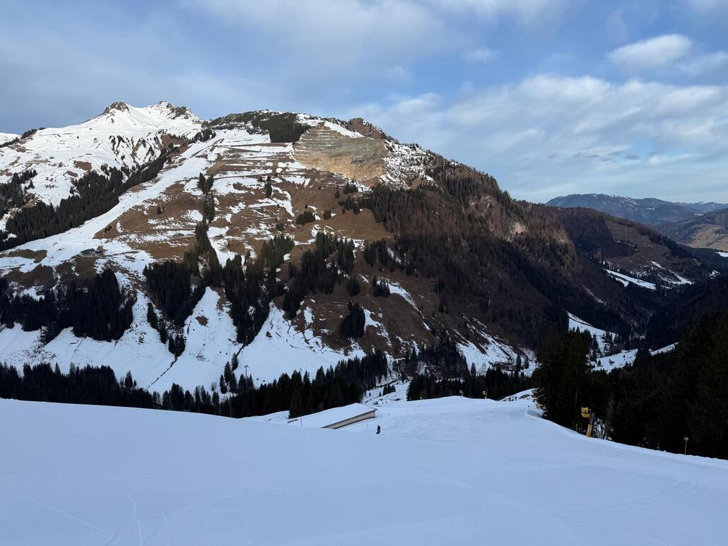 WhatsApp Image 2025-02-10 at 22.50.52 (5).jpeg