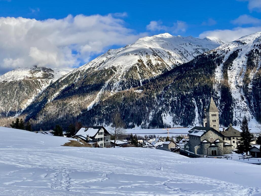 Samedan mit der Katholischen Jesu Herz Kirche.