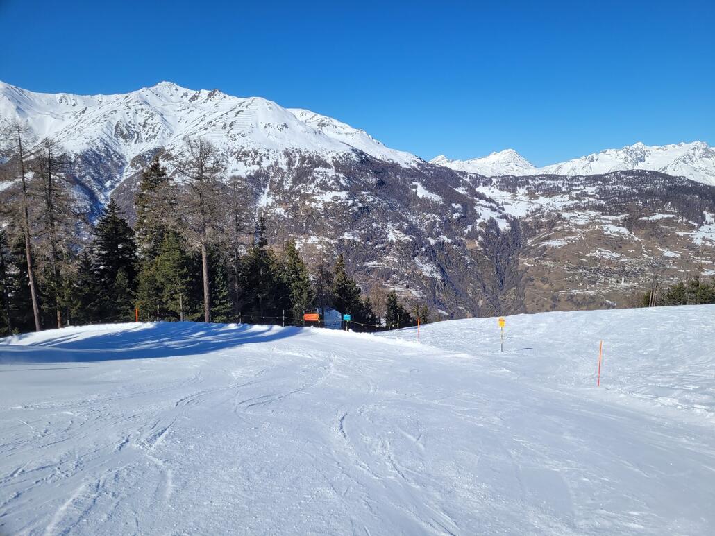 Untere Sektion Bärgli ist auf dem Pistenplan schwarz, stellt sich vor Ort aber gelb heraus, schade