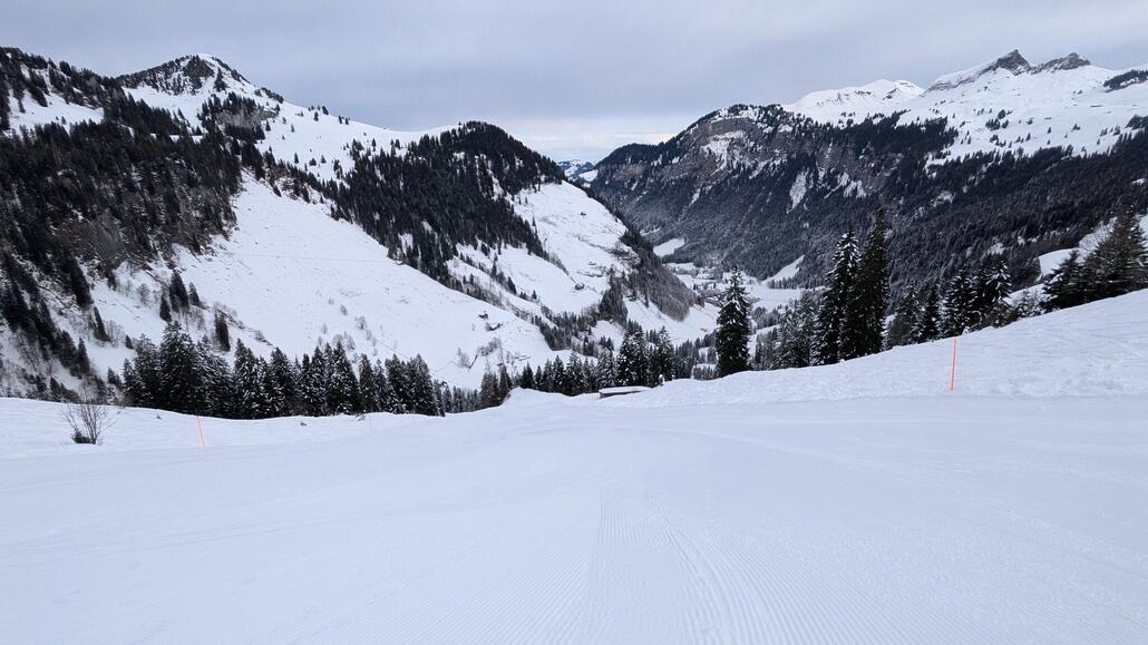 Talabfahrt Weglosen, morgens um 10 noch komplett unbefahren und griffig gut!