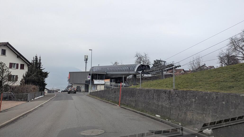 P.S. In Rickenbach an der Gondelbahn liegt schon kein Schnee mehr :o