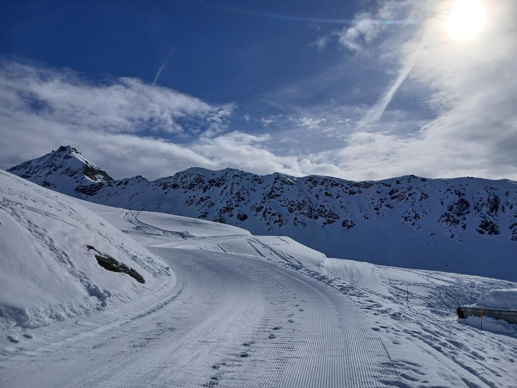 Die Couloirs unterhalb des Col des Ombrintzes haben mich seit dem 1. Besuch fasziniert. Heuer bin ich endlich eines davon gefahren, nämlich das rechts unterhalb der Bergstation. Für geübte Skifahrer als Challenge empfehlbar!