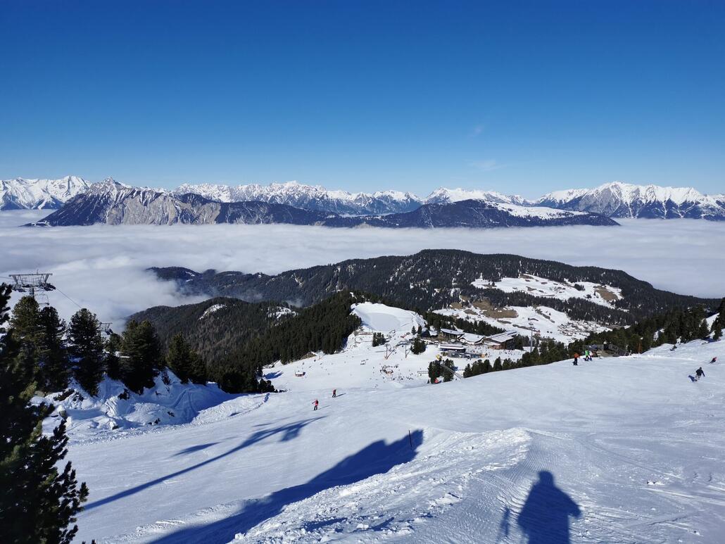5. Dort unten der Bergstationsbereich der Acherkogel Gondel.