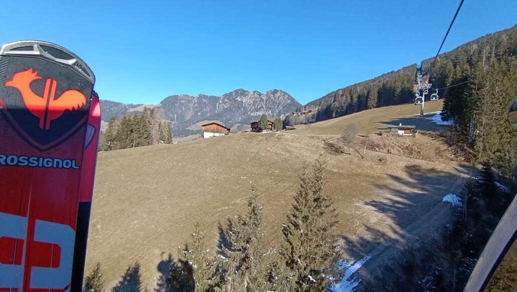 schon krass. Das letzte Mal als ich hier war, lag hier überall Schnee. Einmal bin ich sogar OffPiste auf der Seite etwas weiter südlich runter gefahren.