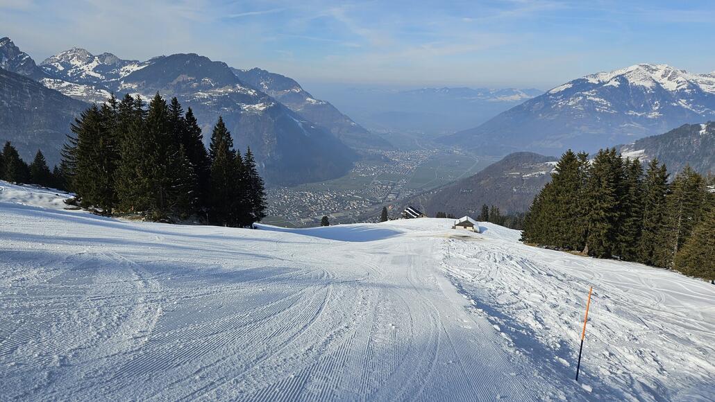 In der Mitte eröffnet sich eine breite Carvingpiste