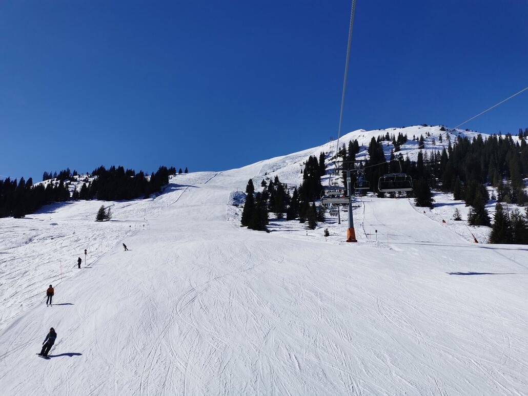 7. Der Schein trügt. Ordentliche Warteschlange am Bärenbadkogel 2. Vermutlich fahren deswegen so wenig runter hier.