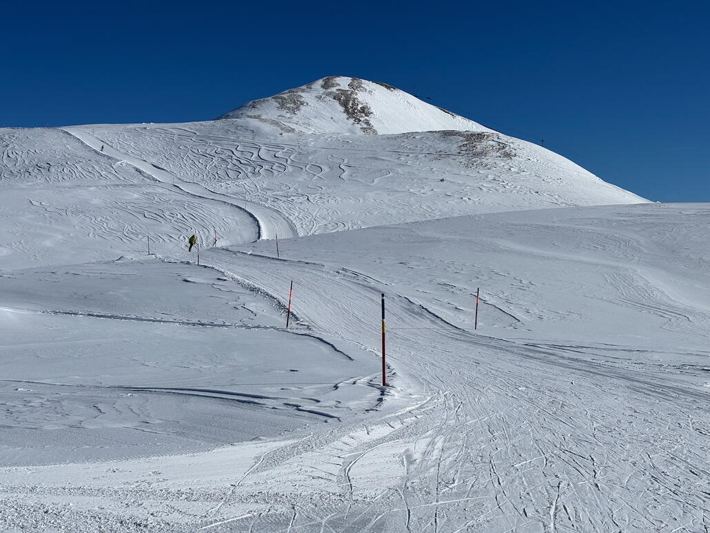 Blick zum Minschuns mit Piste Nr. 4