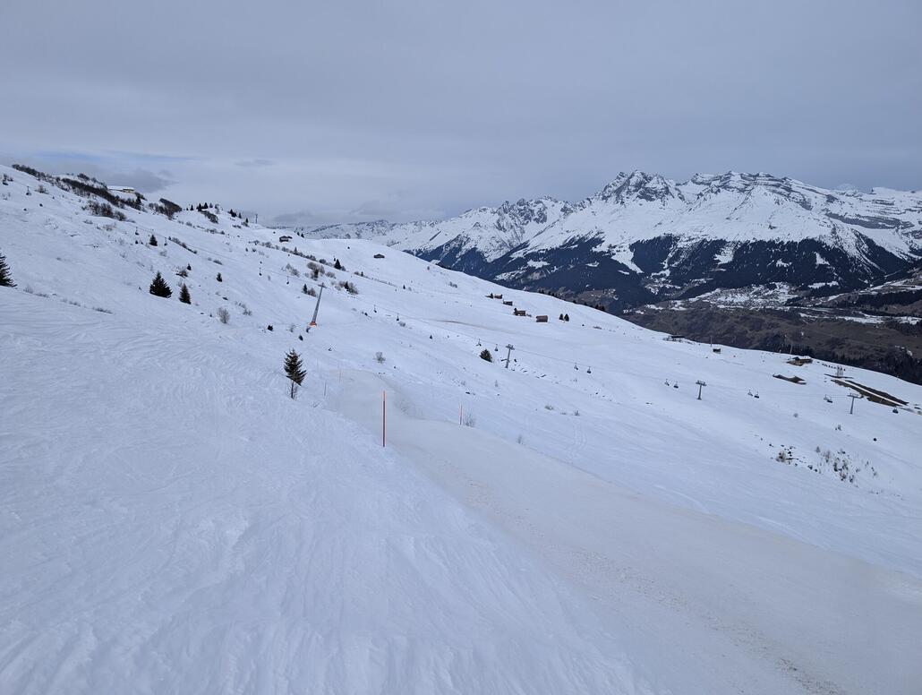 Verbindung Mundaun-Untermatt miserabel. Bitte Steinski anschnallen.