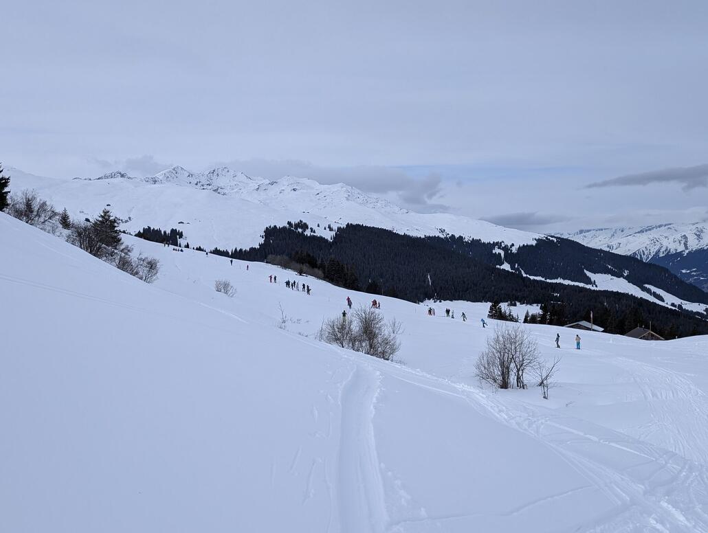 Der Wanderweg wird zum Zubringer zum Sektor Sezner.