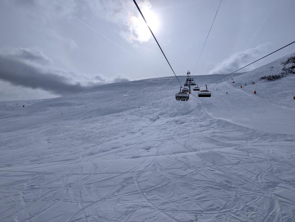 Rot, blau, schwarz. Alle Pisten am Stein echt gut. Spassfaktor 10 von 10.