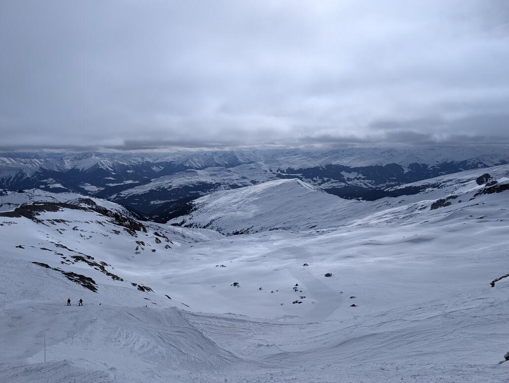 Immer wieder beeindruckend diese Weite in der weissen Arena. Nach dem Steinhang aka Steilhang ist die Piste wie immer lässig. Ruschein Wurst lasse ich aus ;)