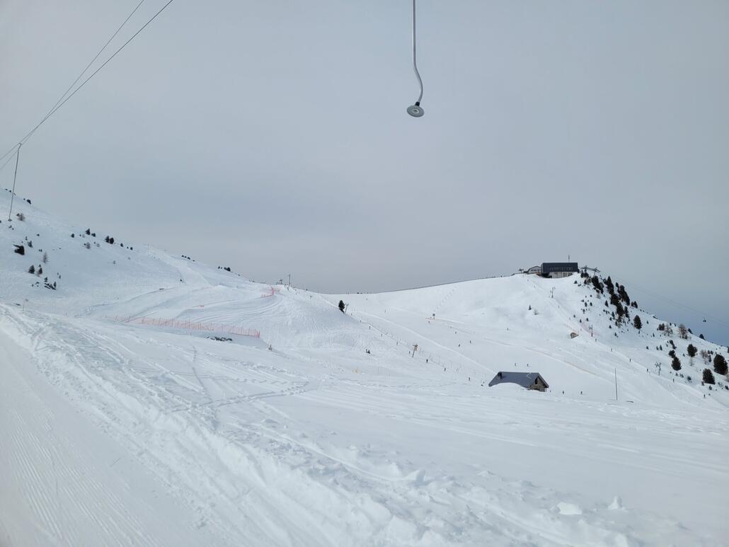 Plateau oben war heute etwas zu bremsig. Direkt an der Bergstation der TC wurde ein kleiner Buckelpisten Abschnitt hergerichtet