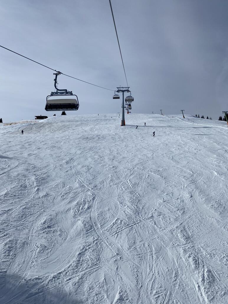 Oben richtig breite Piste