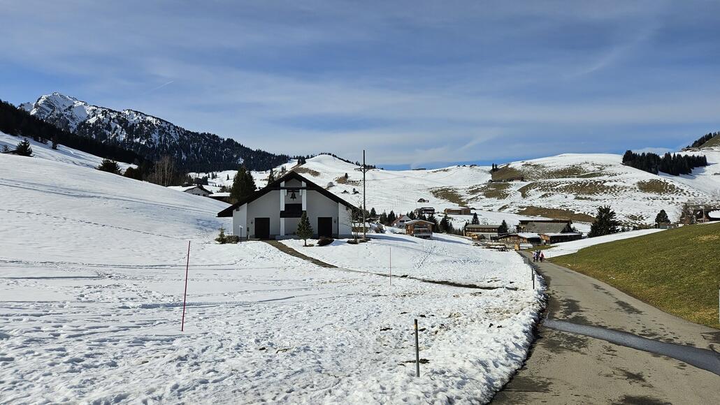 Kurzer Fussweg zum Tellerlift, ca. 5'