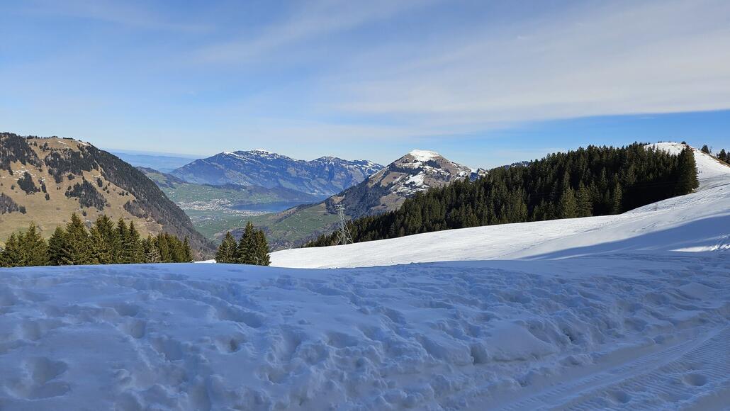 Nun geht es auf die "Hintenrumabfahrt" der Schlittelpiste entlang