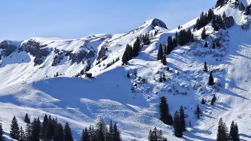 Zoombild zur alten Bergstation der hinteren PB, welche früher auch Teil vom Skigebiet war