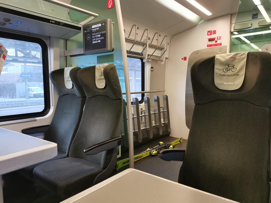 1. In der Früh ist im RJ noch nix los.