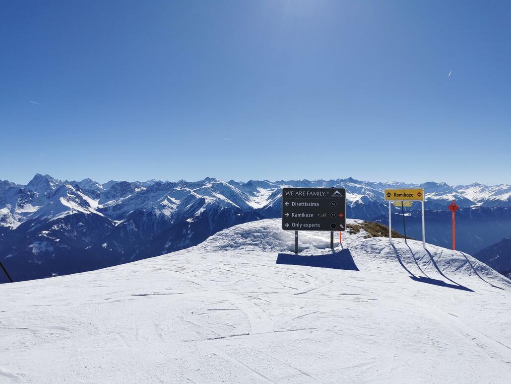 7. Und wir stürzen uns gleich die Direktabfahrt hinunter. Nicht die Route, aber die gewalzte Abfahrt.