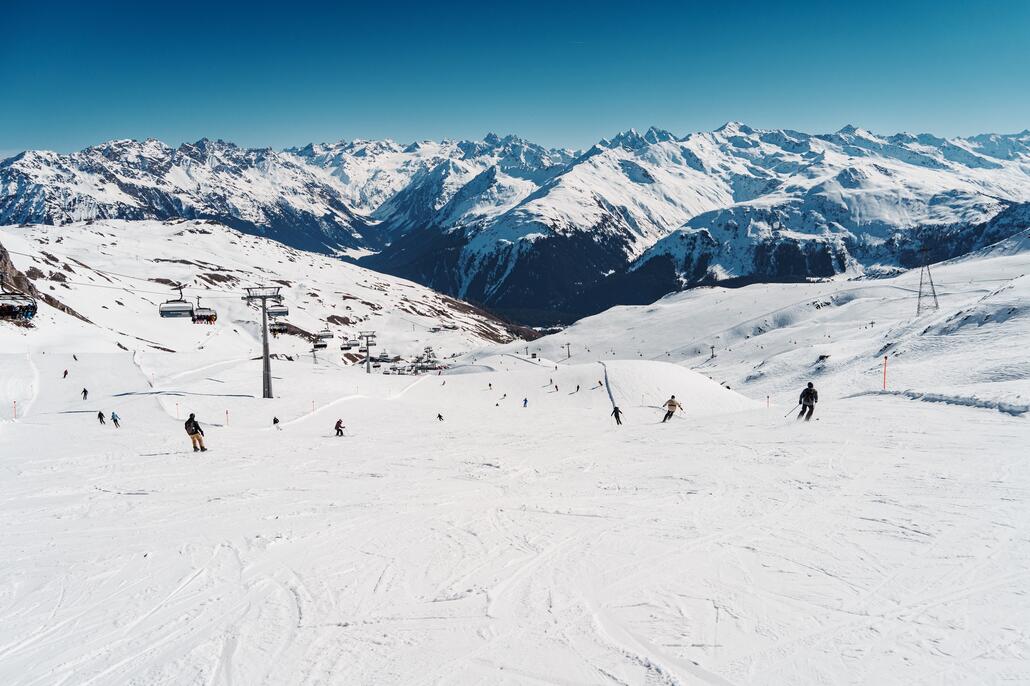 Furka-Zipper, tolle breite Piste, hält den Massen stand.