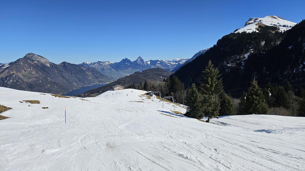Nach ein paar Fahrten am Chälen begleite ich Chrigel zurück zur Stockhütte
