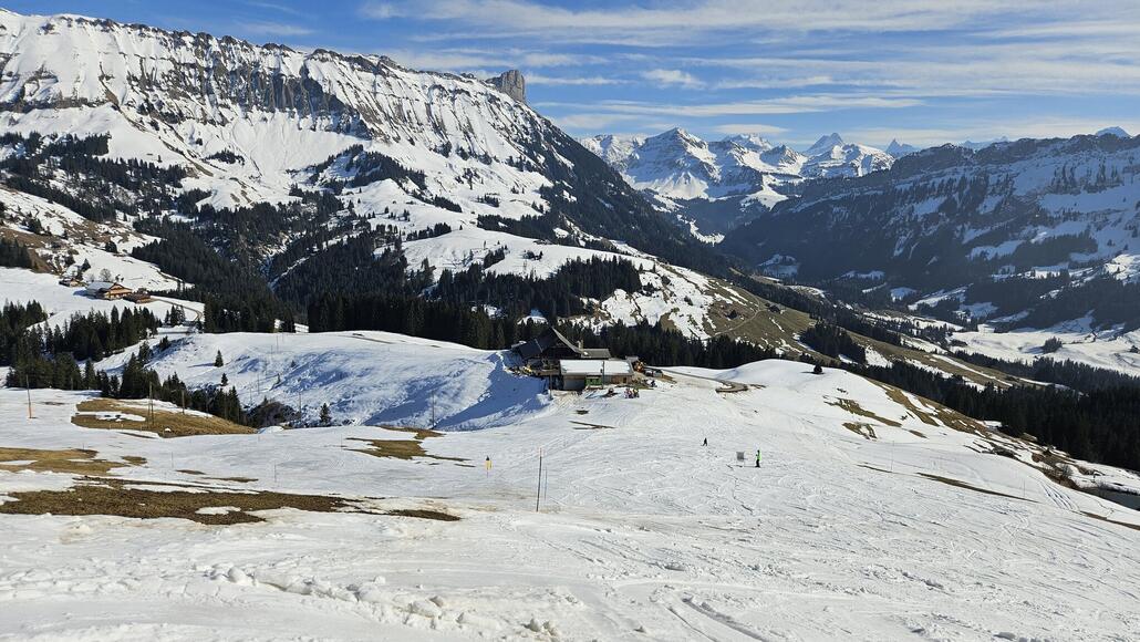 Hier oben natürlich schon sehr aufgesulzt, aber macht spass, da die Pisten genug steil sind
